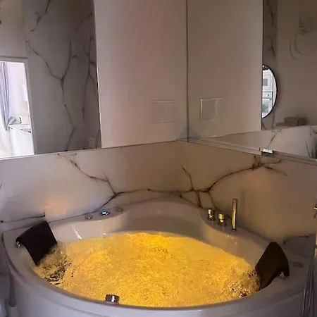 Salt No 2 - Jacuzzi *